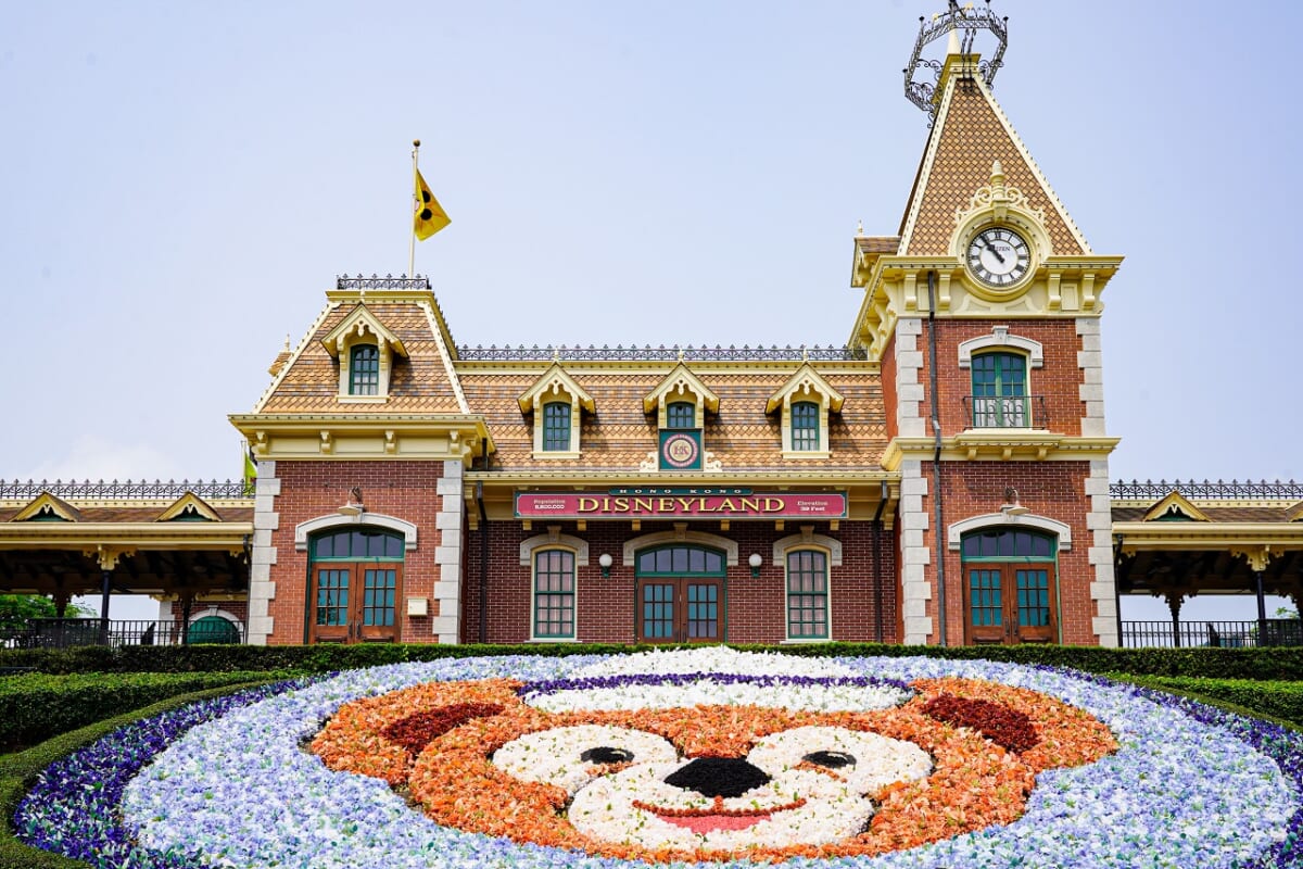 【2023年香港ディズニーランドを200％楽しむ方法】ダッフィー＆フレンズの世界を満喫！グリーティング・スイーツ・グッズ・ホテルも紹介