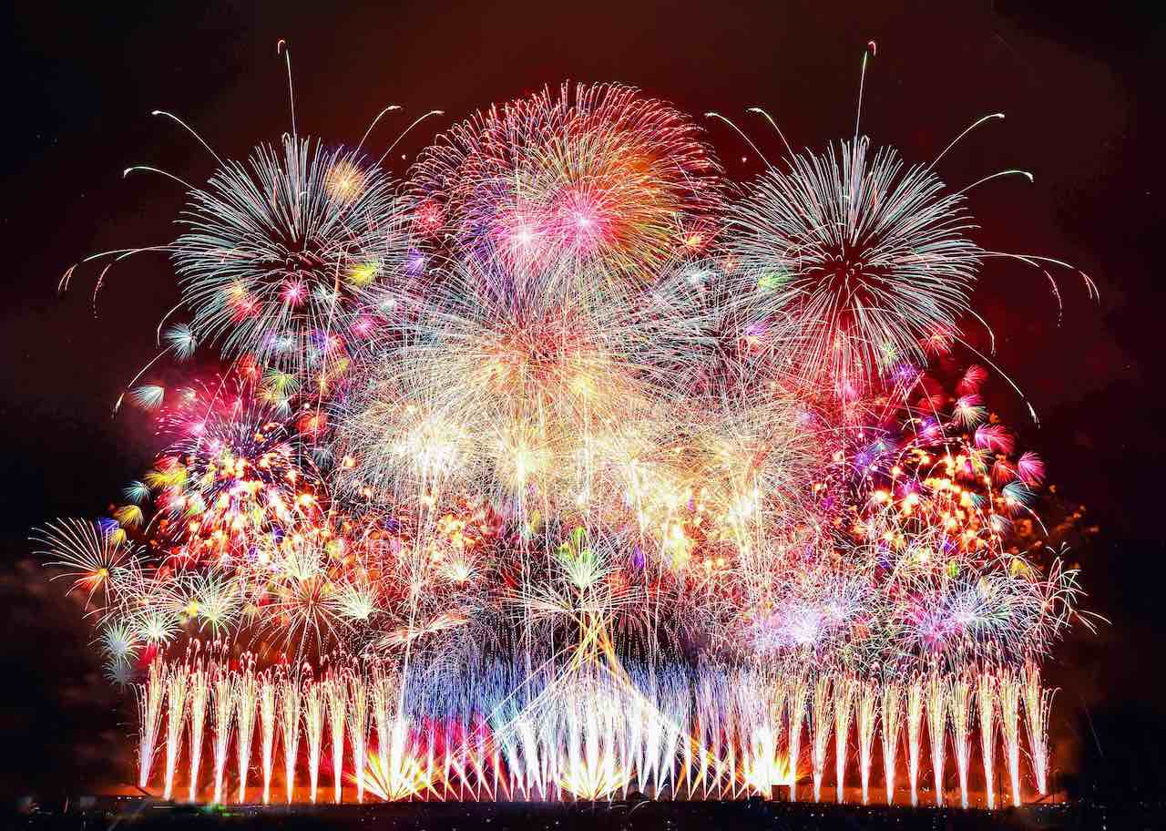 【2023全国花火大会10選】日程・会場・イベント・チケット情報も